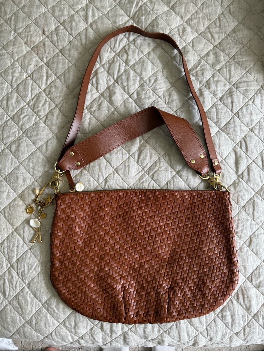Clare v. Messenger bag